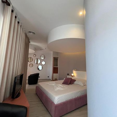 Icon Hotel Вльора Екстер'єр фото