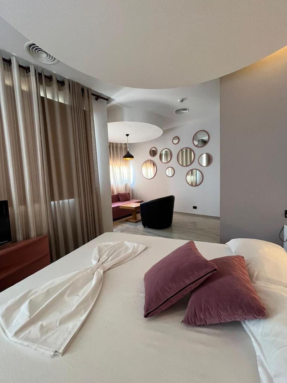 Icon Hotel Вльора Екстер'єр фото