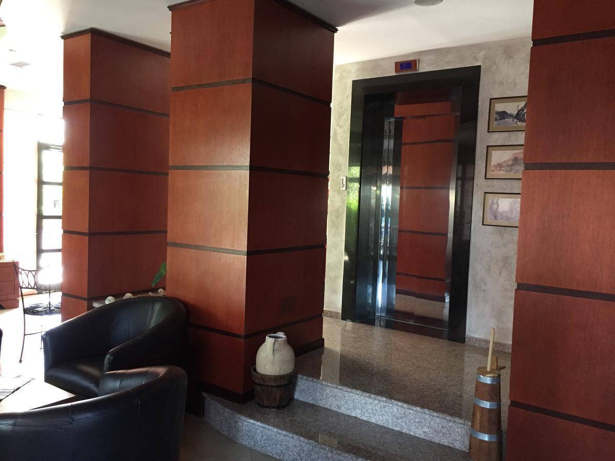 Icon Hotel Вльора Екстер'єр фото
