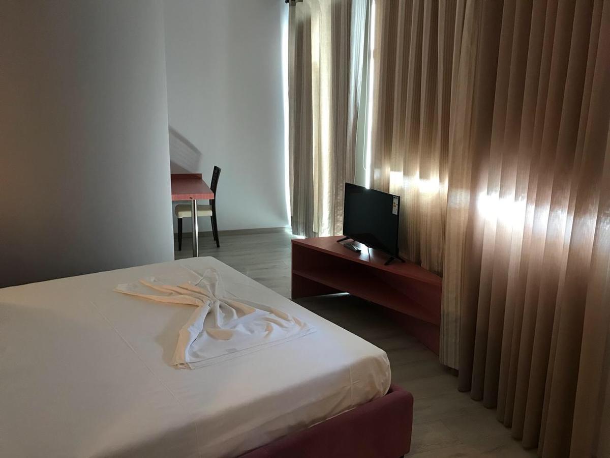 Icon Hotel Вльора Екстер'єр фото