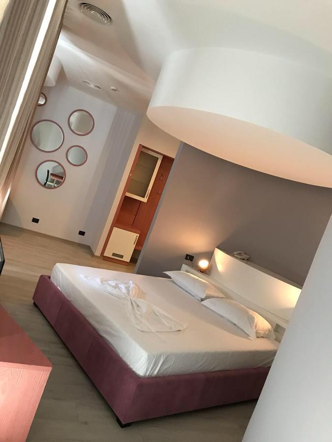 Icon Hotel Вльора Екстер'єр фото