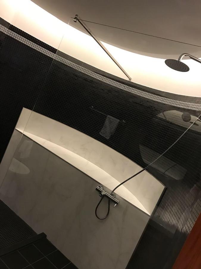 Icon Hotel Вльора Екстер'єр фото