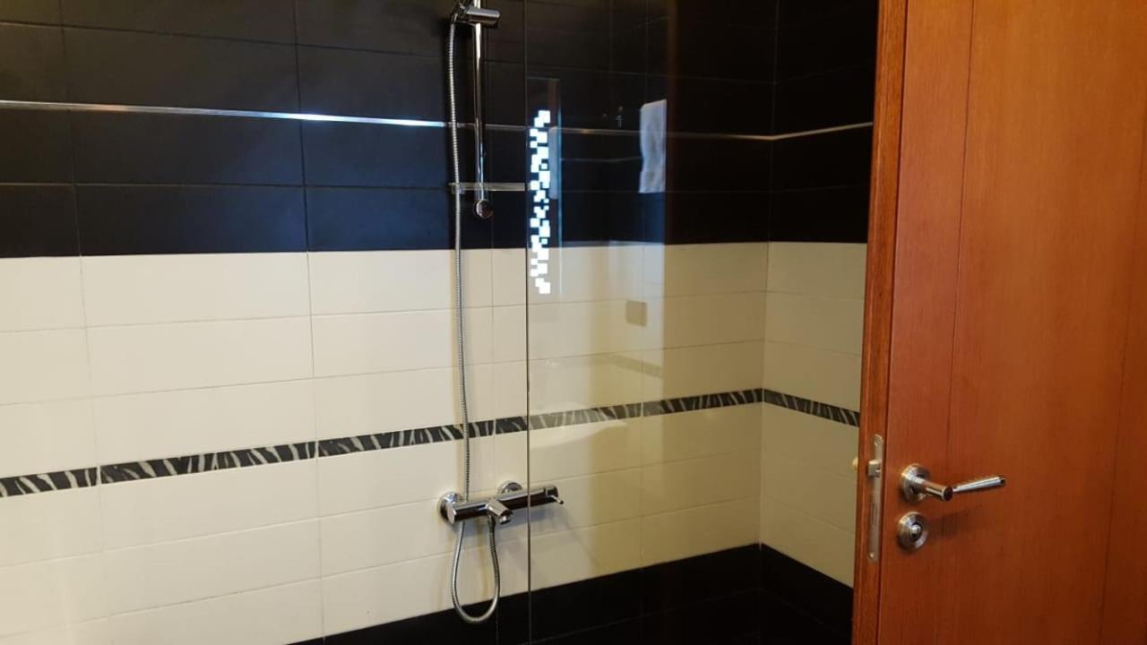 Icon Hotel Вльора Екстер'єр фото