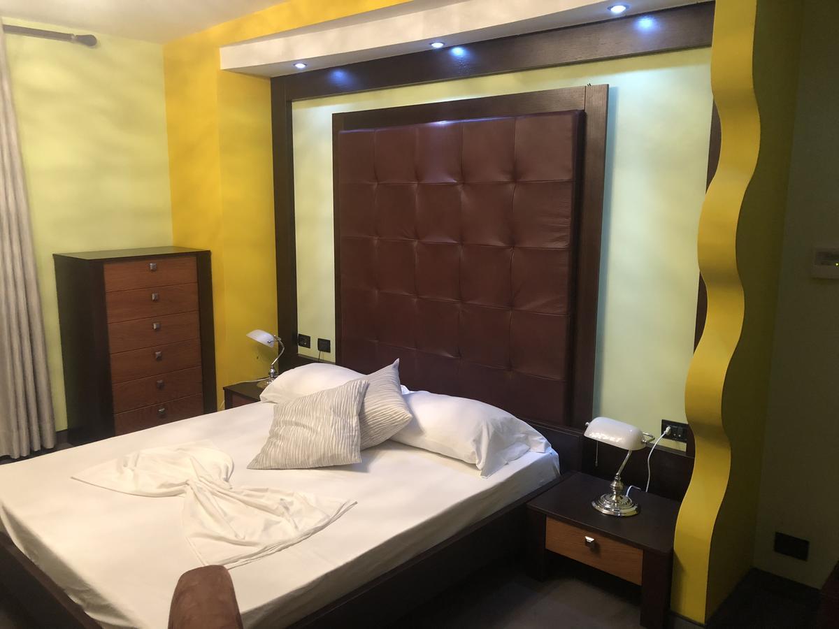 Icon Hotel Вльора Екстер'єр фото