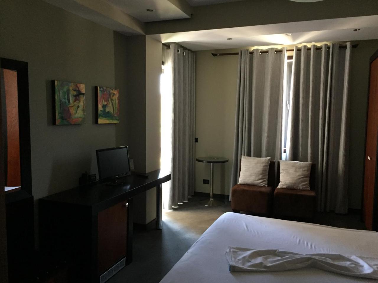Icon Hotel Вльора Екстер'єр фото